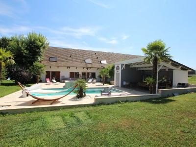 PROPRIETE A VENDRE - LOUHANS - 210 m2 - 630000€