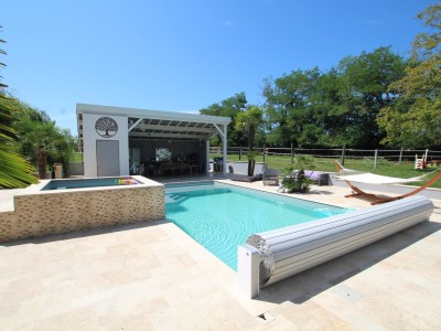 PROPRIETE A VENDRE - LOUHANS - 210 m2 - 630000€