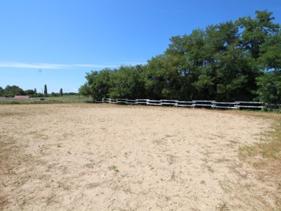 PROPRIETE A VENDRE - LOUHANS - 210 m2 - 630000€