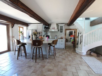 PROPRIETE A VENDRE - LOUHANS - 210 m2 - 630000€