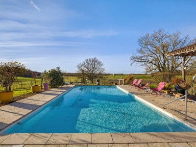 PROPRIETE A VENDRE - LOUHANS - 239 m2 - 595�000�&euro;