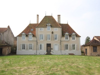 PROPRIETE A VENDRE - LOUHANS - 304 m2 - 425�000�&euro;