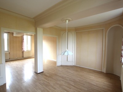 PROPRIETE A VENDRE - LOUHANS - 304 m2 - 425�000�&euro;