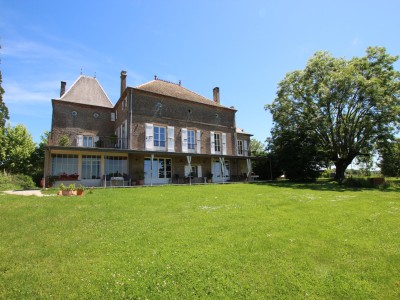 PROPRIETE A VENDRE - LOUHANS - 450 m2 - 970 000 €