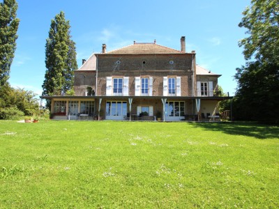 PROPRIETE A VENDRE - LOUHANS - 450 m2 - 970 000 €