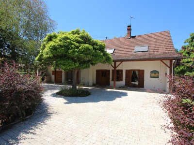 PROPRIETE A VENDRE - LOUHANS - 174 m2 - 339 000 €