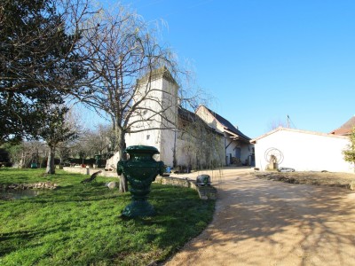 PROPRIETE A VENDRE - TOURNUS - 254 m2 - 510000 €