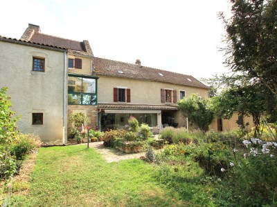 PROPRIETE A VENDRE - SENNECEY LE GRAND - 263 m2 - 529000€