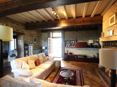 PROPRIETE A VENDRE - SENNECEY LE GRAND - 263 m2 - 529000€