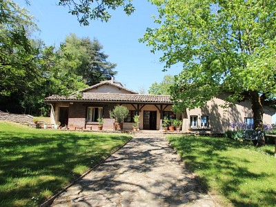 PROPRIETE A VENDRE - TOURNUS - 271 m2 - 250000 €