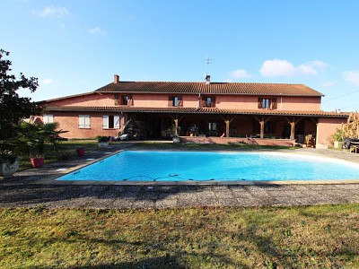 PROPRIETE A VENDRE - TOURNUS - 366 m2 - 475000 €