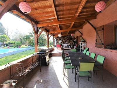 PROPRIETE A VENDRE - TOURNUS - 366 m2 - 475000 €