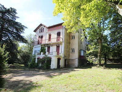 PROPRIETE A VENDRE - TOURNUS - 267 m2 - 665000 €