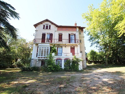 PROPRIETE A VENDRE - TOURNUS - 267 m2 - 665000 €