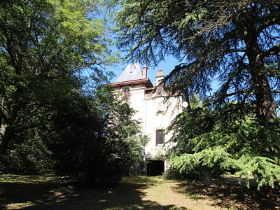 PROPRIETE A VENDRE - TOURNUS - 267 m2 - 665000 €