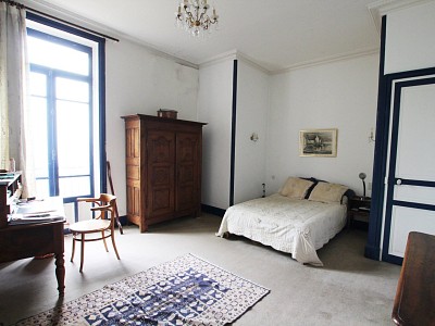 PROPRIETE A VENDRE - TOURNUS - 267 m2 - 665000 €