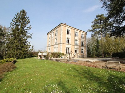 PROPRIETE A VENDRE - TOURNUS - 418 m2 - 990000 €