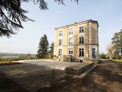 PROPRIETE A VENDRE - TOURNUS - 418 m2 - 990000 €