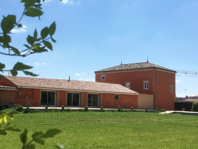 PROPRIETE A VENDRE - TOURNUS - 627 m2 - 1278000 €