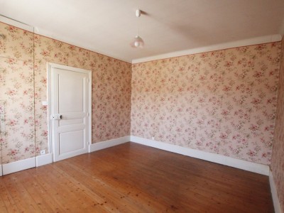 PROPRIETE A VENDRE - TOURNUS - 151 m2 - 330000 €