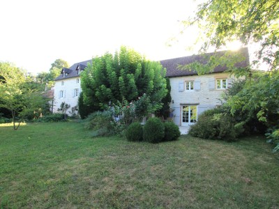 PROPRIETE A VENDRE - TOURNUS - 258 m2 - 650000 €