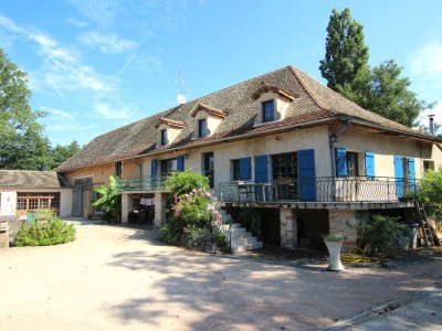 PROPRIETE A VENDRE - TOURNUS - 224 m2 - 425000€