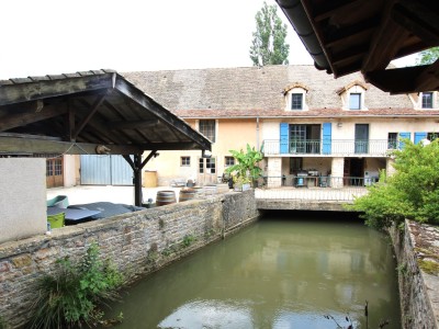 PROPRIETE A VENDRE - TOURNUS - 224 m2 - 425000€