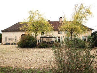 PROPRIETE A VENDRE - TOURNUS - 215 m2 - 399000€