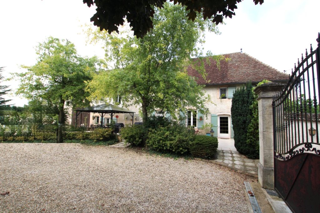 PROPRIETE - SIMANDRE - 215 m2 - VENDU