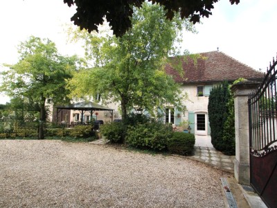 PROPRIETE A VENDRE - TOURNUS - 215 m2 - 399000€
