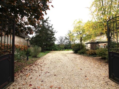 PROPRIETE A VENDRE - TOURNUS - 215 m2 - 399000€