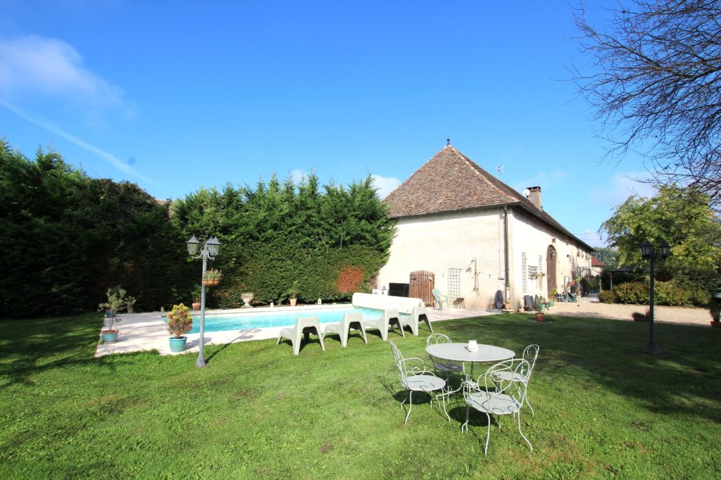 PROPRIETE - SIMANDRE - 215 m2 - VENDU