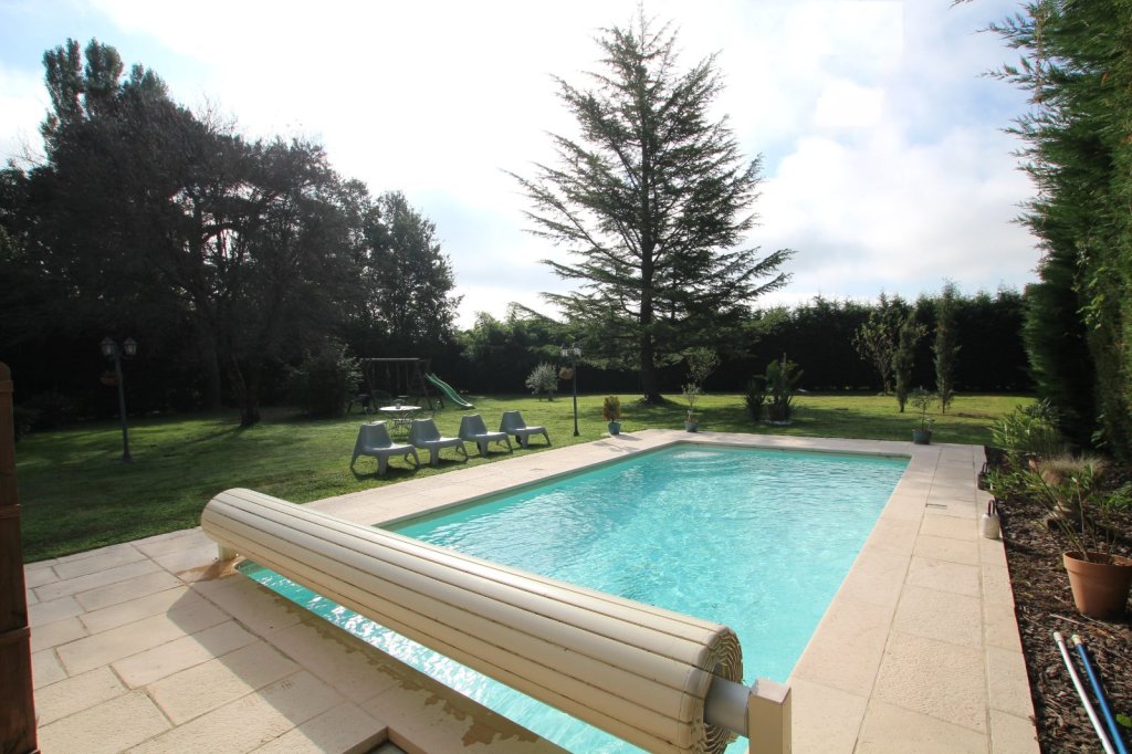PROPRIETE - SIMANDRE - 215 m2 - VENDU