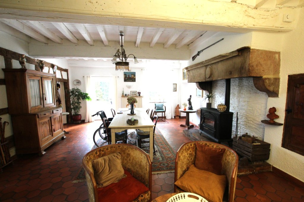 PROPRIETE - SIMANDRE - 215 m2 - VENDU