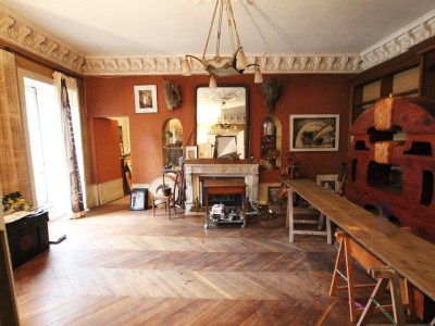 PROPRIETE A VENDRE - TOURNUS - 510 m2 - 590000€