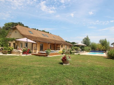 PROPRIETE A VENDRE - TOURNUS - 283 m2 - 585000€