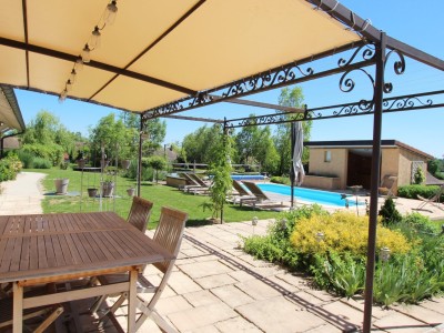 PROPRIETE A VENDRE - TOURNUS - 283 m2 - 585000€