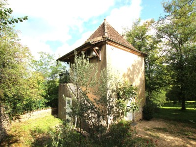 PROPRIETE A VENDRE - TOURNUS - 413 m2 - 699 000 €