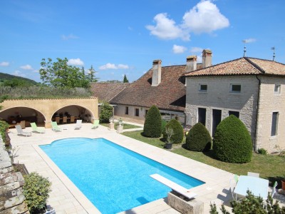 PROPRIETE A VENDRE - TOURNUS - 255 m2 - 900�000�&euro;