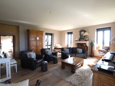 PROPRIETE A VENDRE - TOURNUS - 255 m2 - 900�000�&euro;