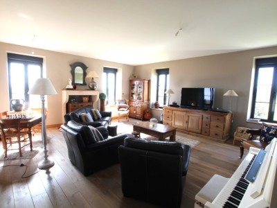 PROPRIETE A VENDRE - TOURNUS - 255 m2 - 900�000�&euro;