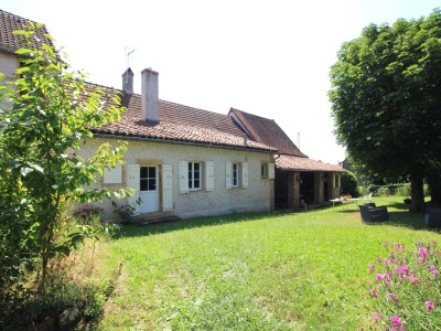 PROPRIETE A VENDRE - TOURNUS - 154 m2 - 309 000 €