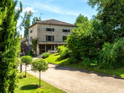 PROPRIETE A VENDRE - TOURNUS - 250 m2 - 599�000�&euro;