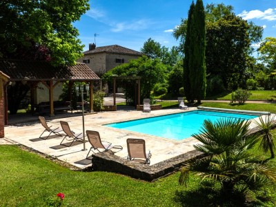 PROPRIETE A VENDRE - TOURNUS - 250 m2 - 599�000�&euro;