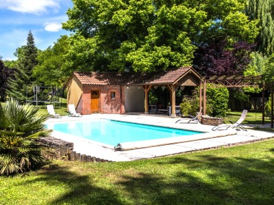 PROPRIETE A VENDRE - TOURNUS - 250 m2 - 599�000�&euro;