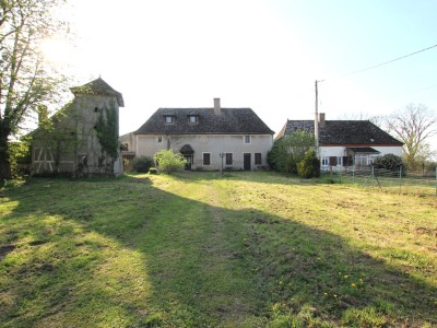 PROPRIETE A VENDRE - TOURNUS - 277 m2 - 429�000�&euro;