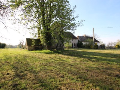 PROPRIETE A VENDRE - TOURNUS - 277 m2 - 429�000�&euro;