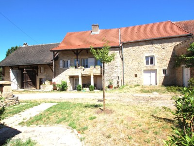 PROPRIETE A VENDRE - TOURNUS - 235 m2 - 339 000 €