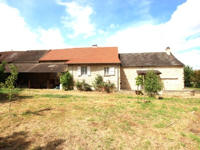 PROPRIETE A VENDRE - TOURNUS - 235 m2 - 339 000 €