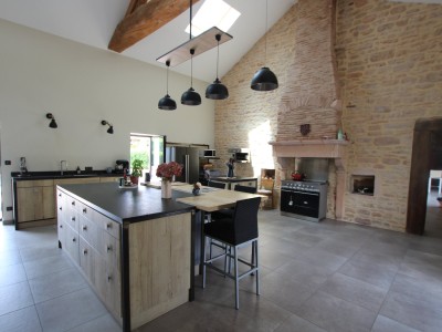 PROPRIETE A VENDRE - TOURNUS - 338 m2 - 845 000 €